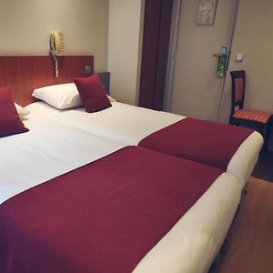 Habitación Estándar con 2 Camas Individuales